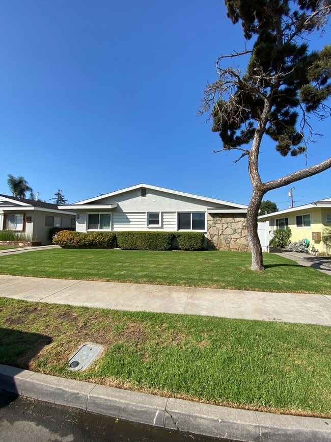 Building Photo - w651 Unit 655