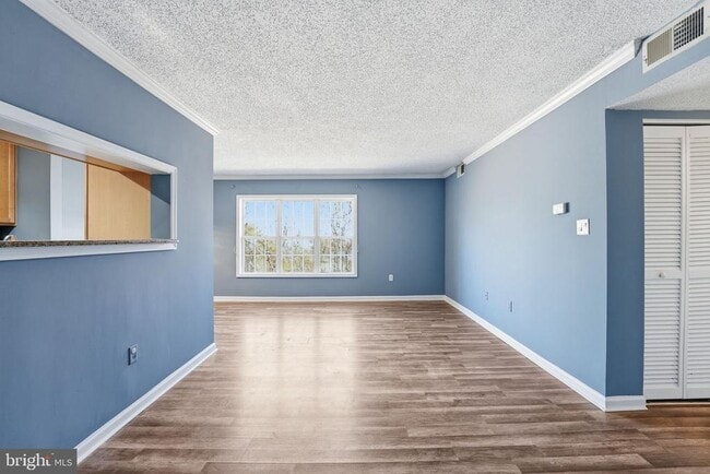 Building Photo - 15536 Horseshoe Ln Unit 536