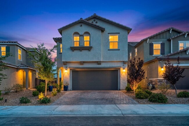 Building Photo - Spacious 5-Bedroom Home with Loft, Pool & Mountain Views