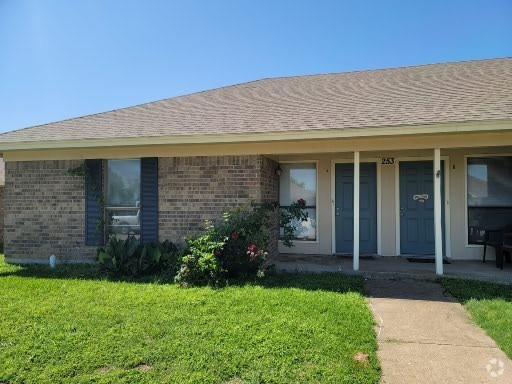 Building Photo - 253 Summit Dr Rental