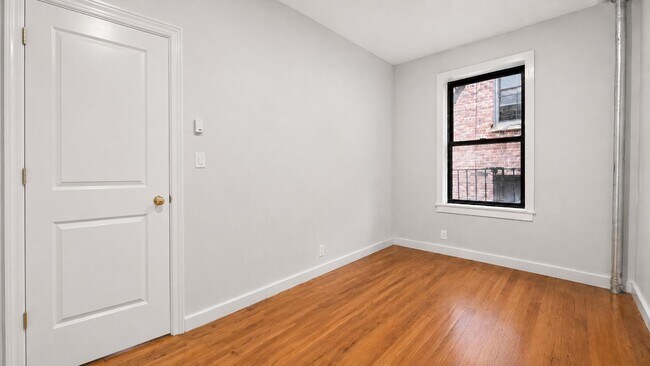 Photo - 518 W 204th St Unidad 43