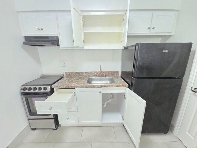 1 Bed/1 Bath Jr-Kitchen Cabinets, 1st Floor