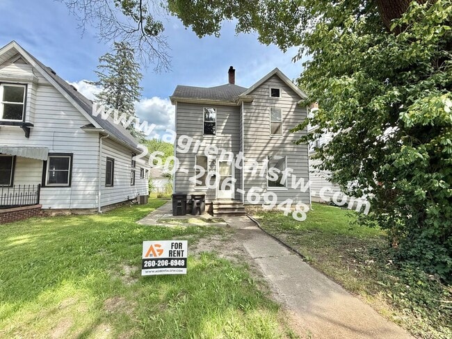 Building Photo - 4 Bedroom Home - Section 8 OK!