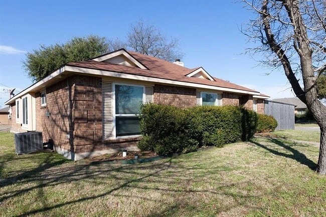 Photo - 2321 Shadyoaks Ln