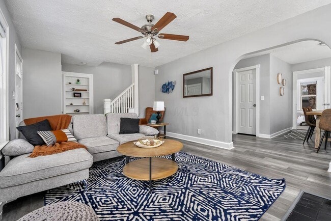 Photo - 975 Heyl Ave