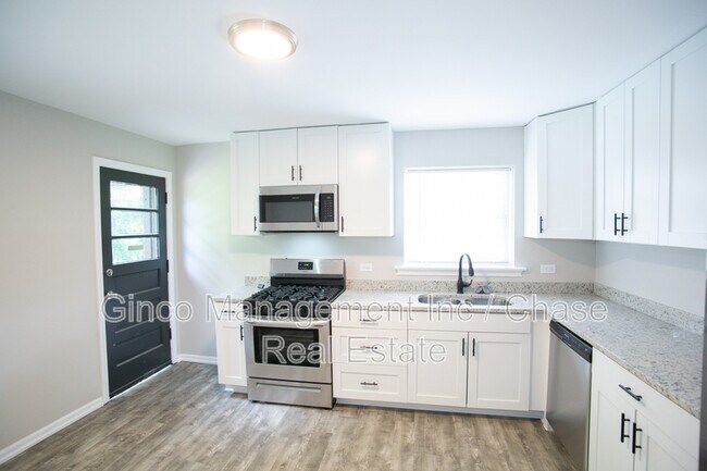 Photo - 8837 S Talman Ave
