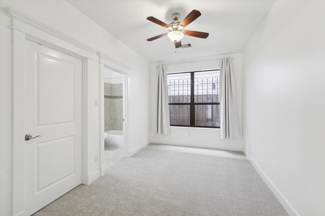 Photo - 830 W 19th St