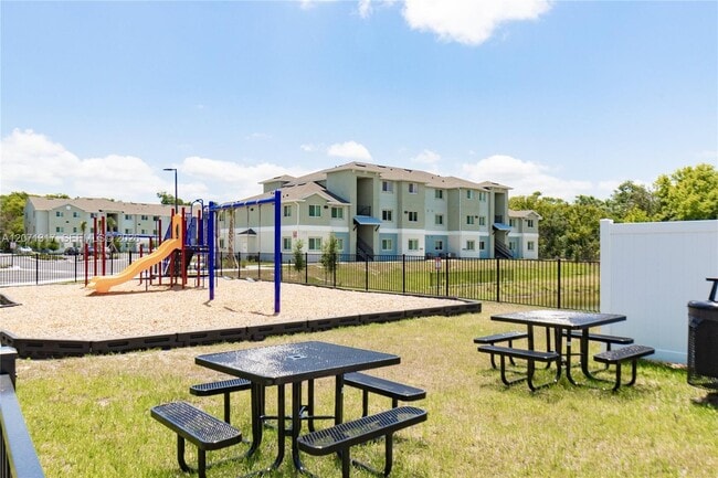 Photo - 8247 Tanager Sq Unidad 301