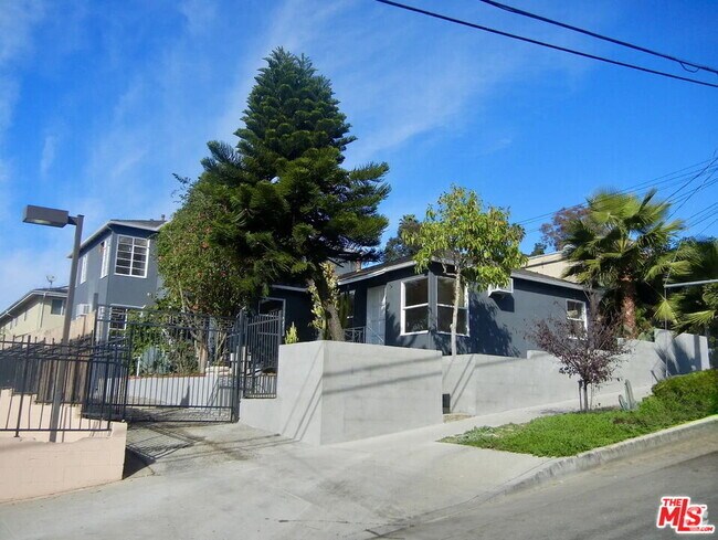 Building Photo - 1313 Douglas St Rental