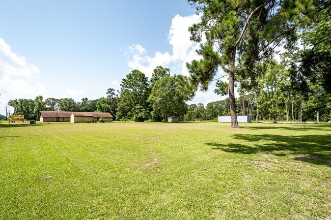 Photo - 10994 Fostoria Rd