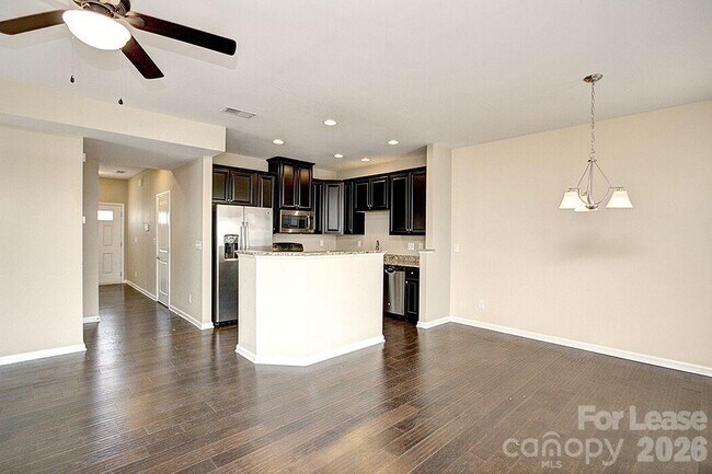 Photo - 2704 Silverthorn Dr