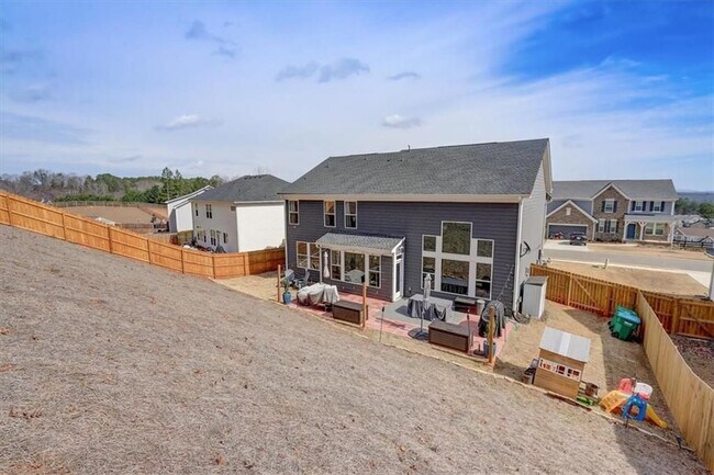 Photo - 170 Greenbrier Way