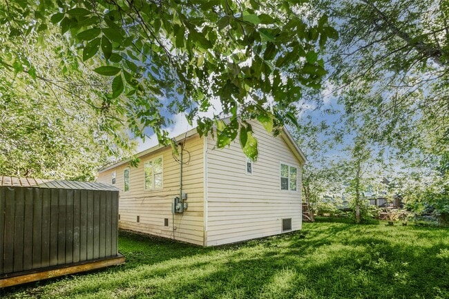 Building Photo - 6054 Ridgeway Dr