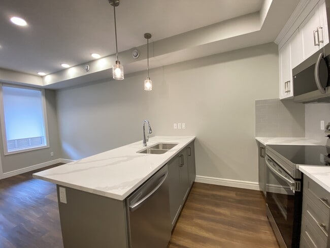 Photo - 10060-446 46 St NE