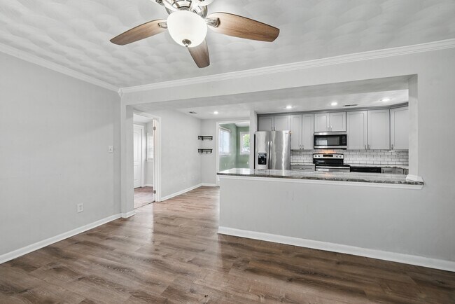 Photo - 3521 Brest Ave