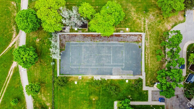 Photo - 220 Steeles Avenue West