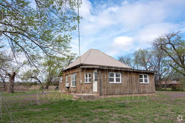Building Photo - Charming 2-Bedroom 1-Bath + Bonus Room Far... Rental