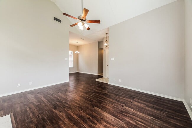 Photo - 2115 Lattimore St