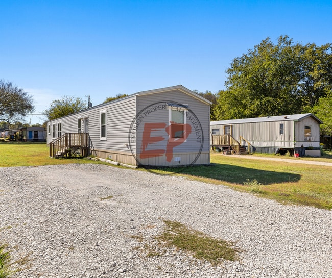 Building Photo - 21 Clear Creek Rental