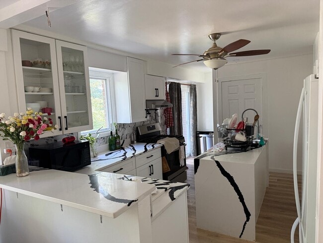 Photo - 638 Creston Ave