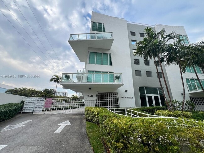 Photo - 1650 Brickell Ave Unit 206