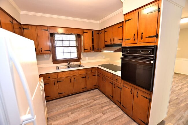 Photo - 708 Cedarbrook Dr