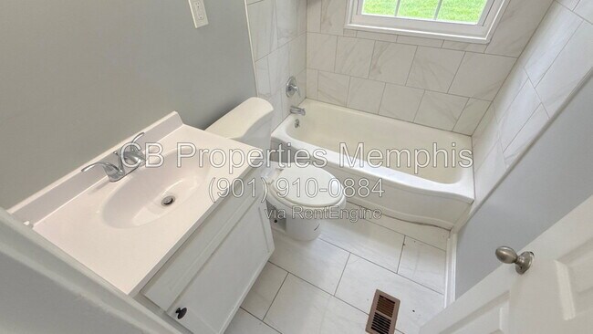 Photo - 1392 Kyle St