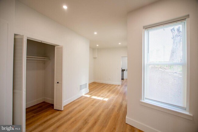 Photo - 1644 Point Breeze Ave