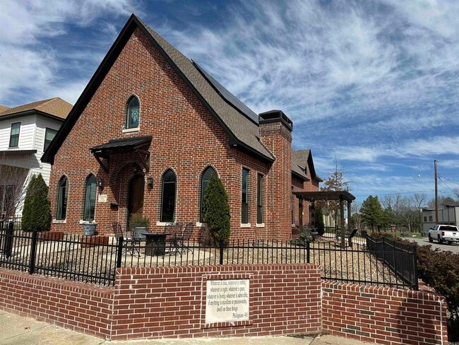 Photo - 520 E 16th St