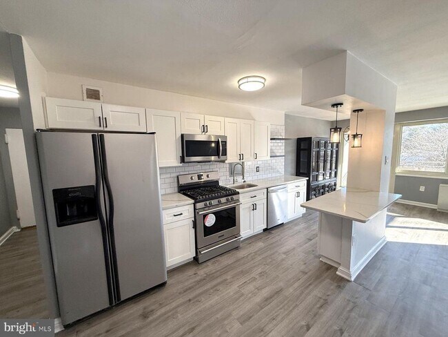 Photo - 207 Barclay Towers