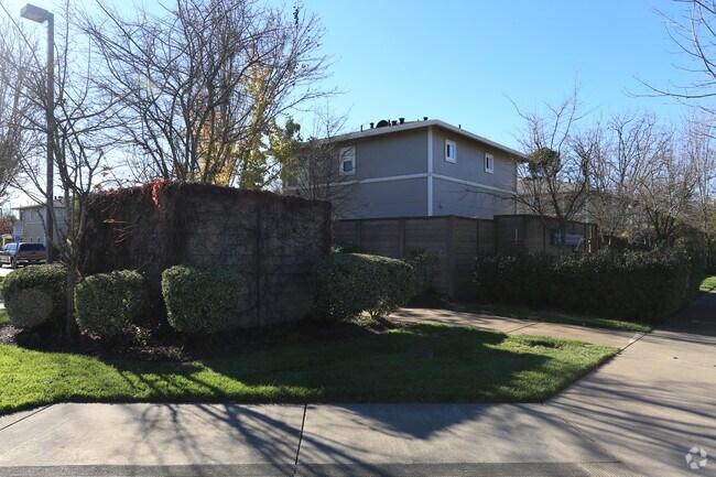 Photo - West Oaks Apartments