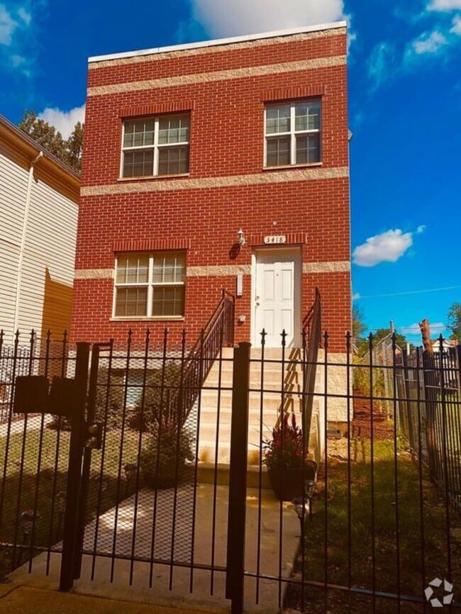 Building Photo - 3418 W Fulton Blvd Unit 2nd Floor apartment