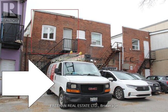 Photo - 3449 Yonge St