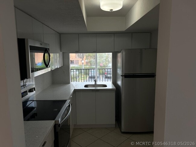 Building Photo - 9441 SW 4th St Unit 202