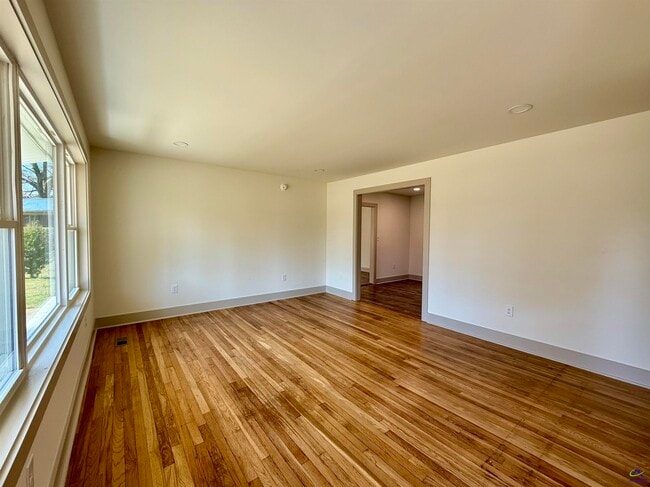 Photo - 105 Miller Ct