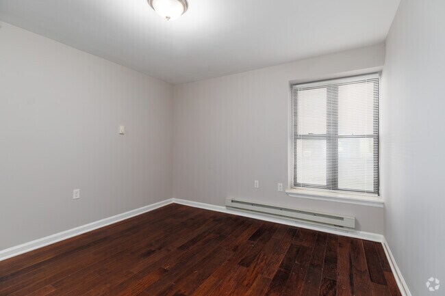 2BR, 1BA - Living Area