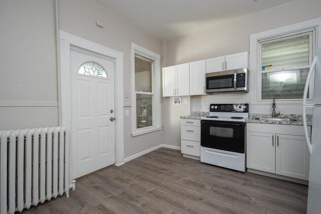 166 6th Ave
