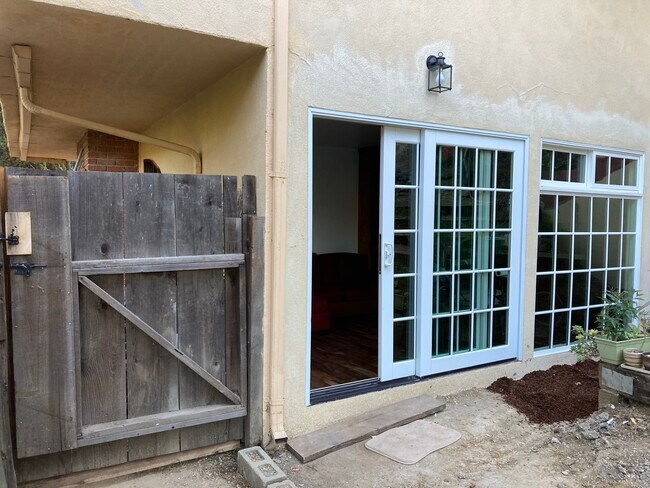 Gated garden and house entrance - 21621 Circle Trl Unit Garden