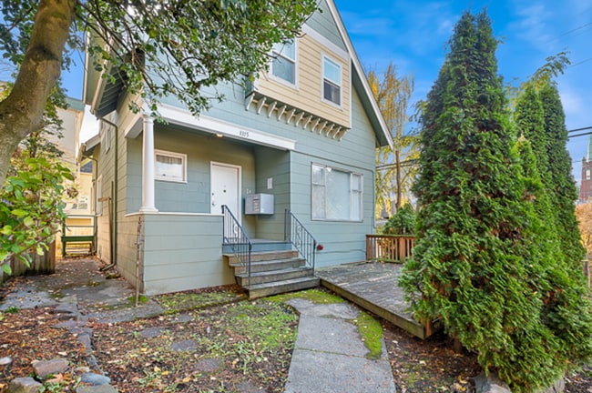 Building Photo - 52ND Street 52ND Street Apartments Unit 2