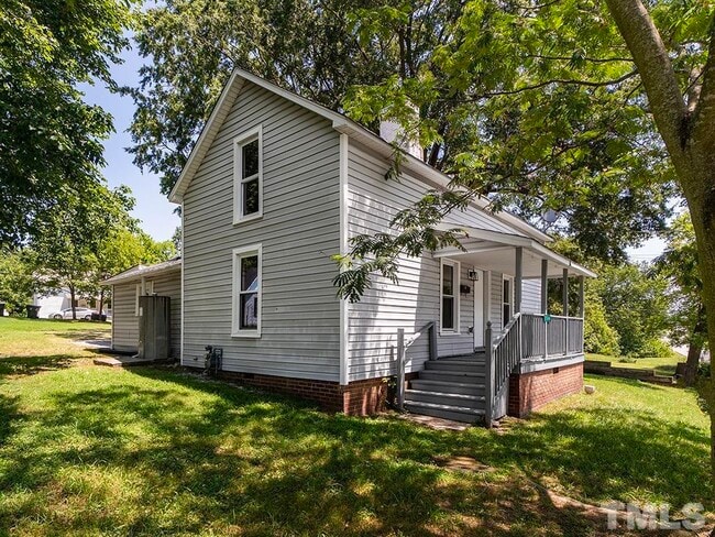 Photo - 234 Hatch St