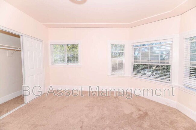 Photo - 1000 E 33rd St Unit 202