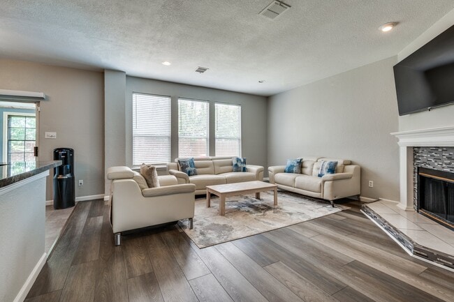 Photo - 817 Pryor Dr