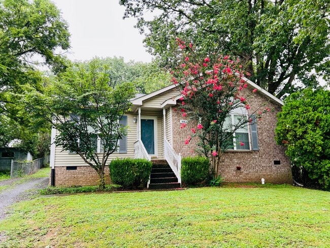 3 Bed 2 Bath House w/Fenced Back Yard in O... - 3 Bed 2 Bath House w/Fenced Back Yard in O...