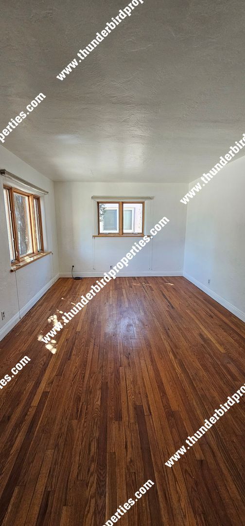 Photo - 2 miles from UNM cute 2 bedroom 1 bath