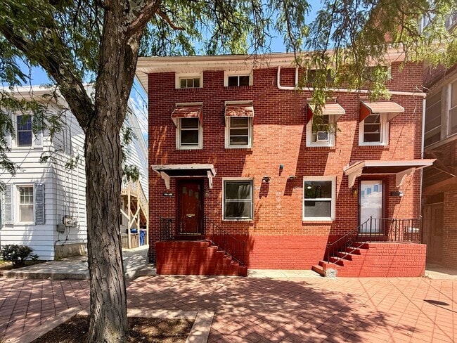 Building Photo - 26-28-28 E Pine St. Unit 26 E Pine St.