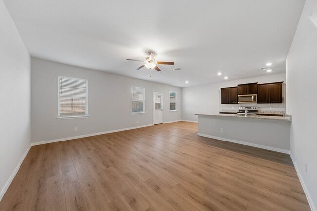 Spacious 3-Bed Townhome with Garage & Fenced Yard in New Braunfels – 1,920 Sq Ft!