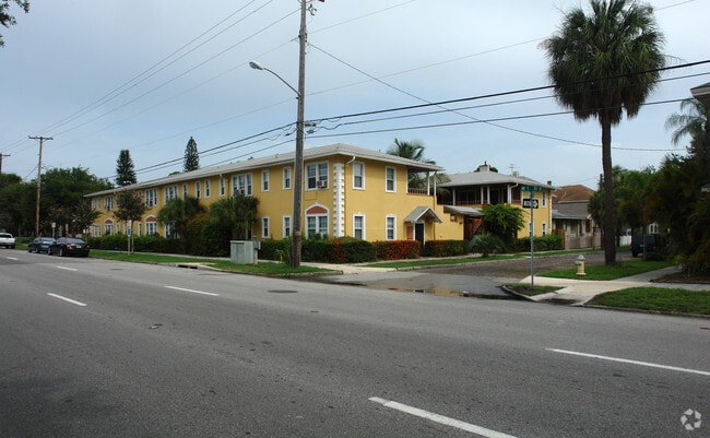 Palm Court Apartments - Palm Court Apartments