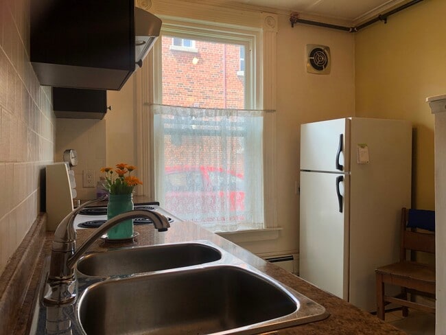 Photo - 20 Church St E