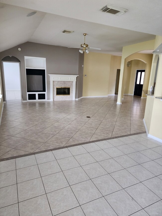 Photo - 2314 Hannover Way