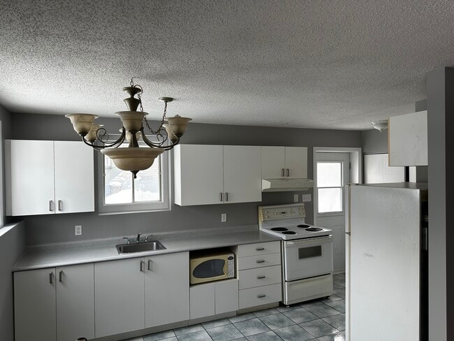 Building Photo - 395 Rue Gauthier Unit 2